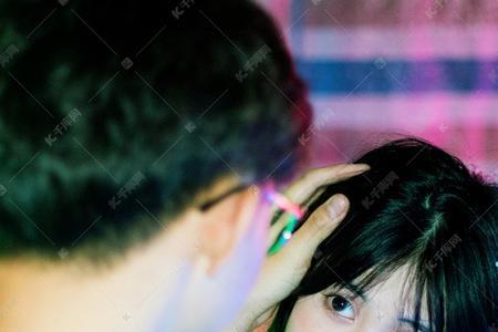 男生摸女生头三次以上说明什么
