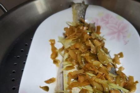 榨菜煮鱼的家常做法