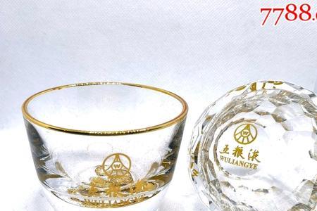为何五粮液空酒杯散发臭味