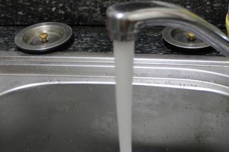 用矿泉水养鱼要过水吗