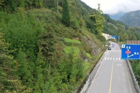 德阿公路是哪年通车