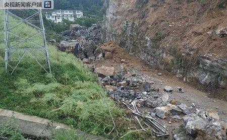 山体崩塌是与山坡方向一致吗