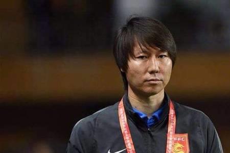 2002年男足主教练