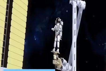 谁以极大的热情投入空间站