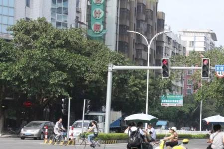 成都电瓶车闯红灯怎样处理