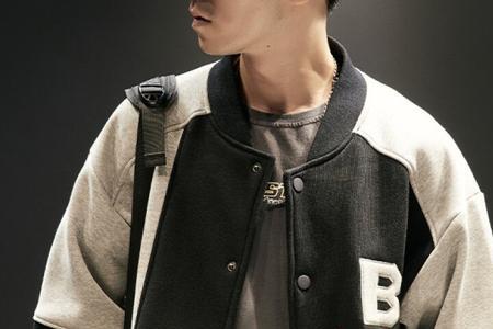 男生黑色棒球服配什么裤子