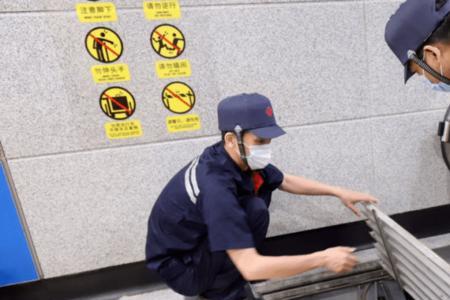 地铁门梯工主要干什么