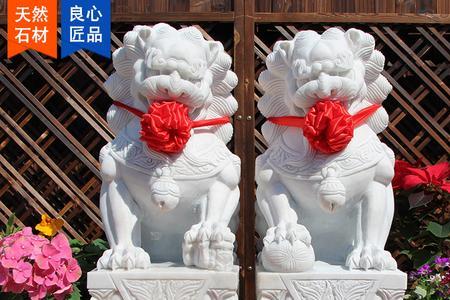 石狮子脚上为什么要绑红布
