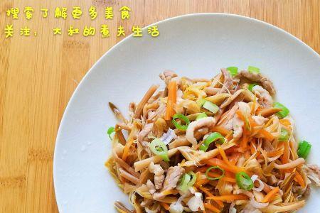 黄菜炒牛肉的做法