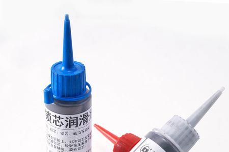 铅笔芯为什么能润滑锁芯