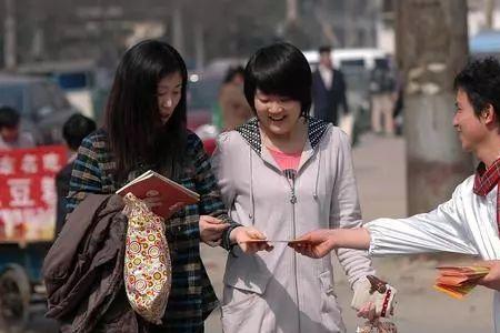 大学宿舍发传单怎么发