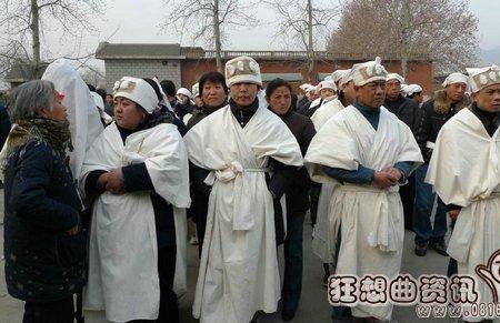 出殡时重孙辈也要戴孝吗