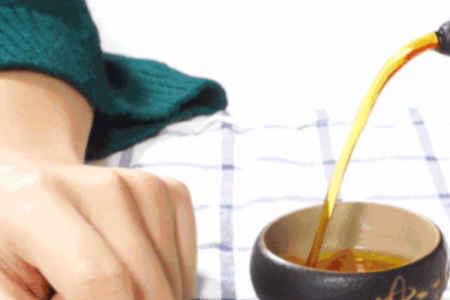 左手倒茶有讲究吗