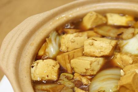砂锅牛筋炖豆腐的家常做法
