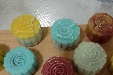 月饼中间白色的粘粘的是什么馅