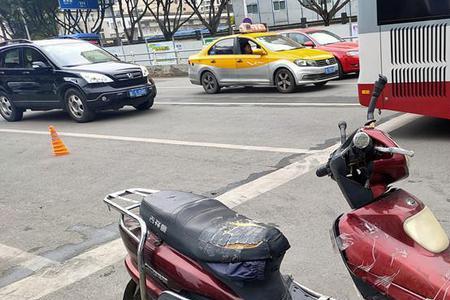 电动车相撞报警处理流程