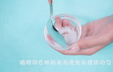 卧室墙上的头油怎么清除