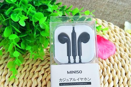 miniso耳机和airpods一样大吗