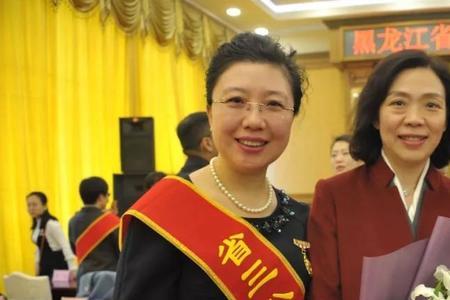 三八红旗手和巾帼建功标兵区别