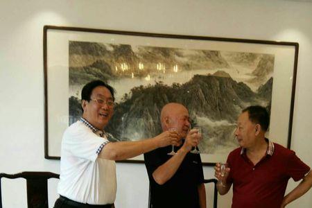推杯换盏意未尽