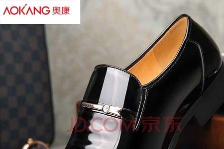 亮面皮鞋显脚大吗