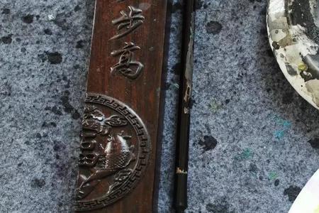 怎么去除书桌上的颜料