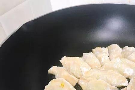 大虾包饺子的做法大全