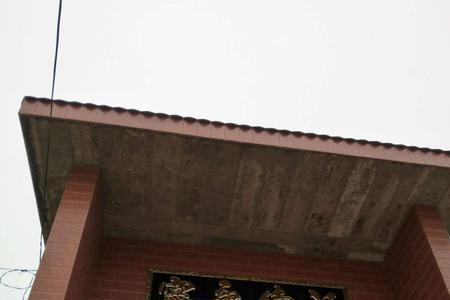 带祥瑞的四字门匾