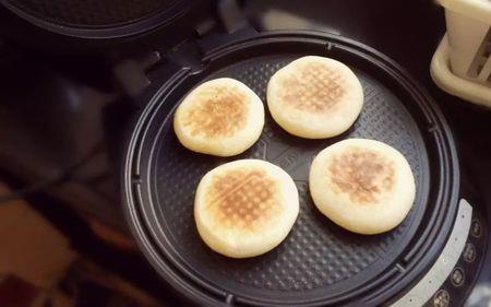 电饼铛内弄上塑料东西怎么清除