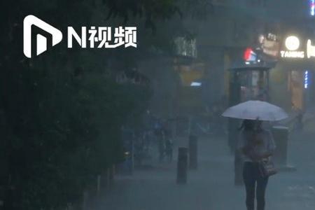 雷雨骤来的骤是什么意思