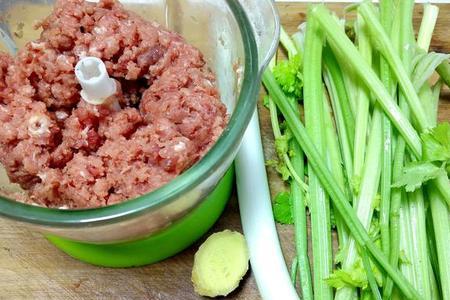 绞肉机怎么搅芹菜