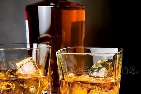 二两白兰地是啤酒的多少