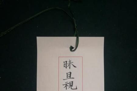 一袭白衣胜似雪意思