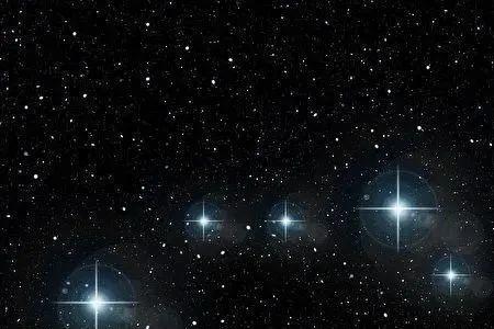上下各两颗星中间三颗星叫什么