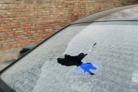 汽车玻璃自爆可以报保险吗