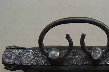 火镰取火原理