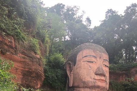 用自己的话赞一赞乐山大佛