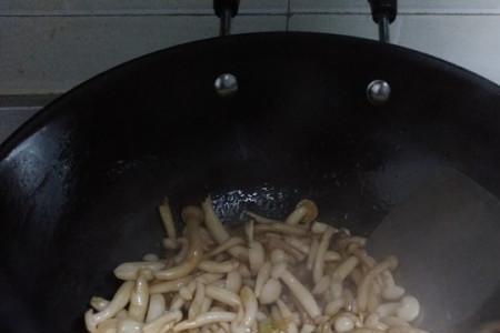 白玉菇炒平菇的做法