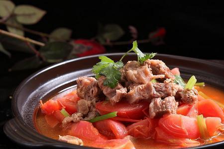 牛肉罐头炖柿子的做法
