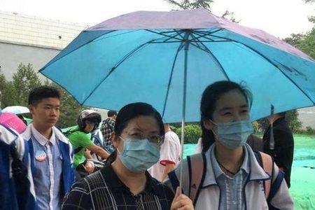 中考可以带雨伞吗