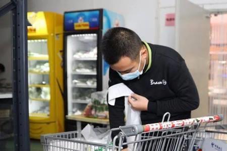 沃尔玛超市配送员累不累