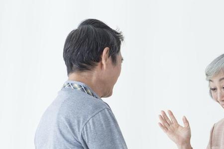 老年人搭伙过日子给女方多少钱