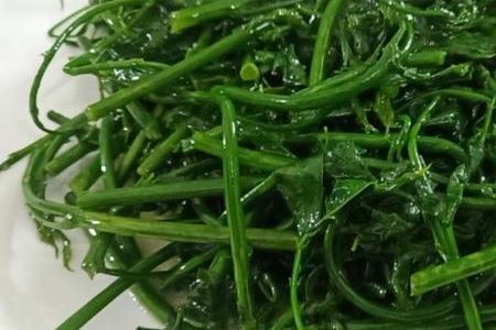 买的干菜有刺鼻味道能吃吗
