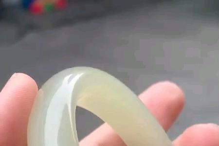 和田玉晴水和蜂蜜水的区别