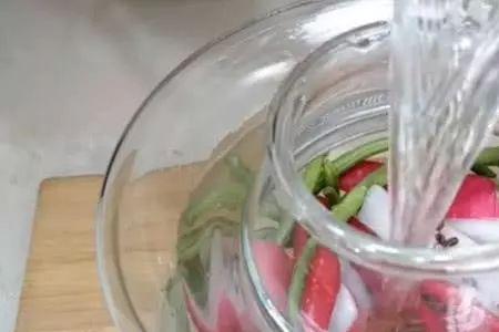 泡菜生花了重新换水可以吗