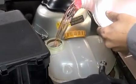 汽车防冻液好换吗