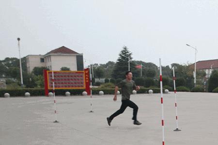 30乘2蛇形跑场地宽多少