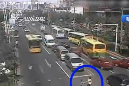行人闯红灯被撞死责任划分