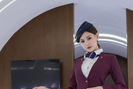 在飞机上空姐穿高跟鞋吗