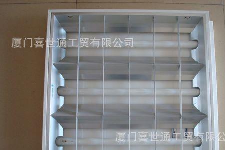 平顶灯格栅怎么拆